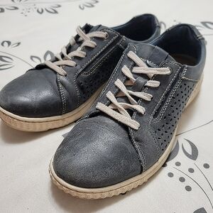 Clarks Womans Sneakers